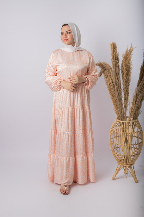فستان نسائي باللون السيمون الأنثوي