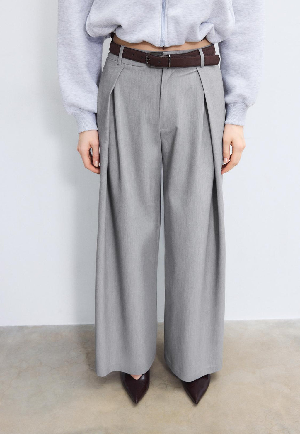 Maxi-dart trousers with belt