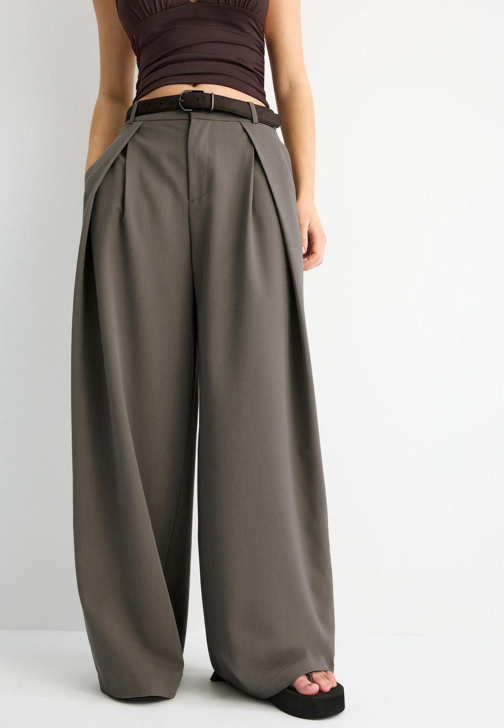Maxi-dart trousers with belt