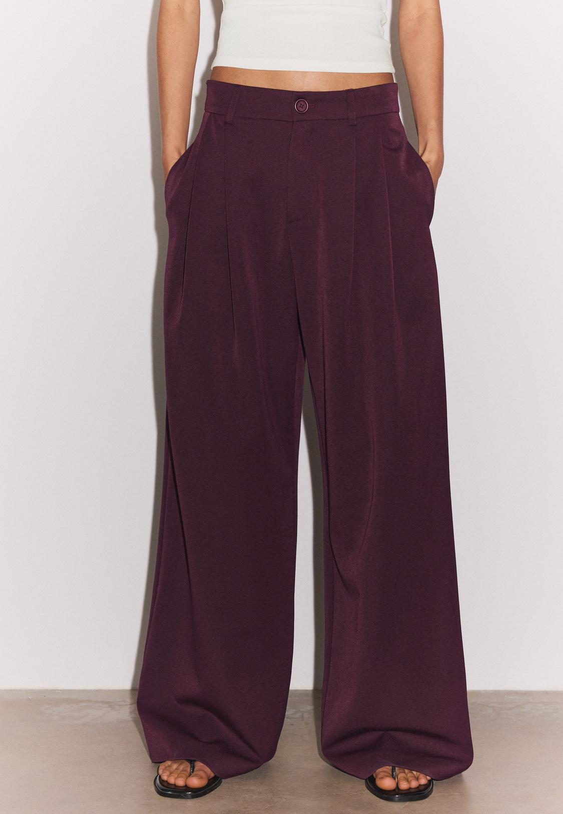 Wide-leg tailored trousers with darts