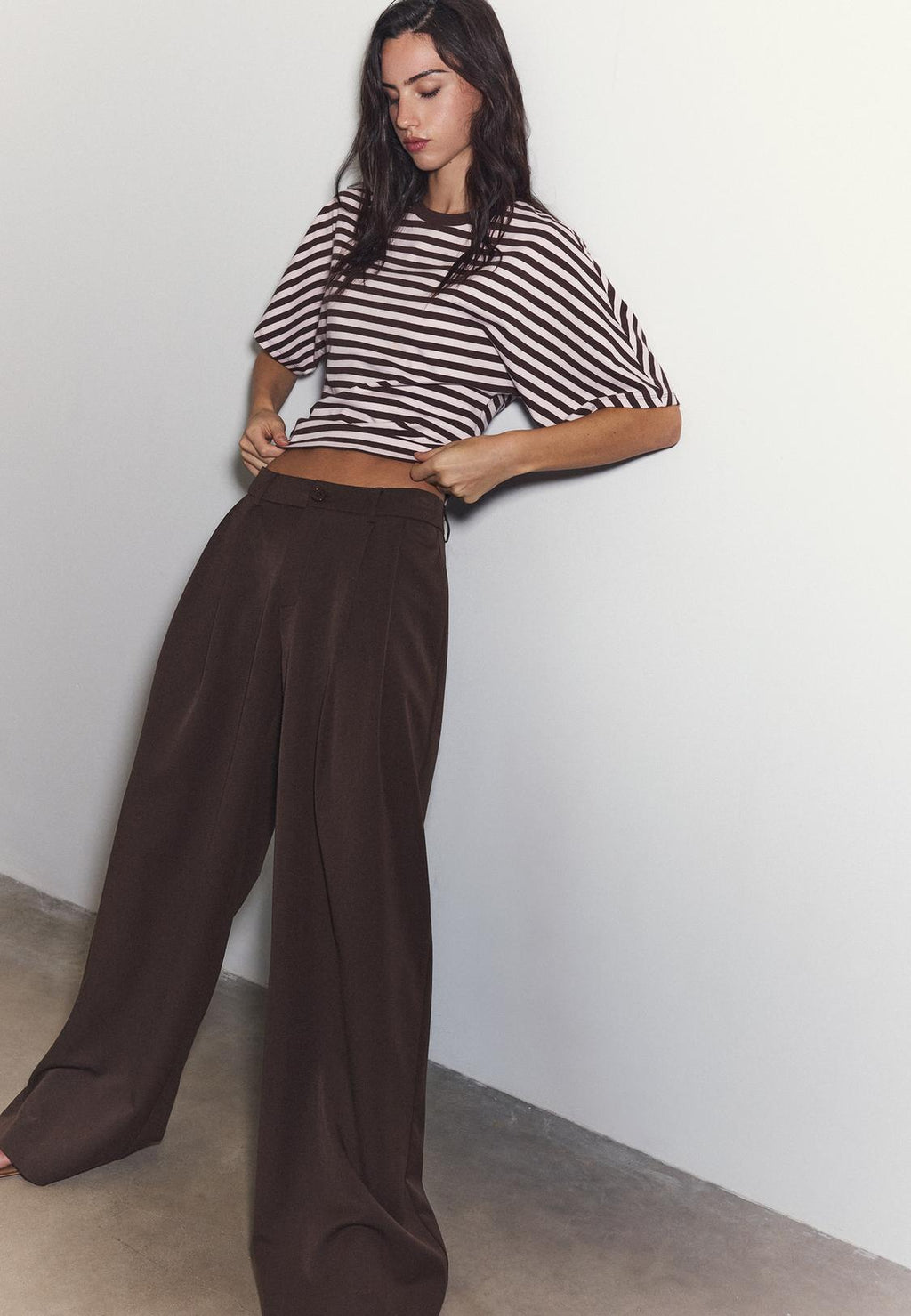 Wide-leg tailored trousers with darts