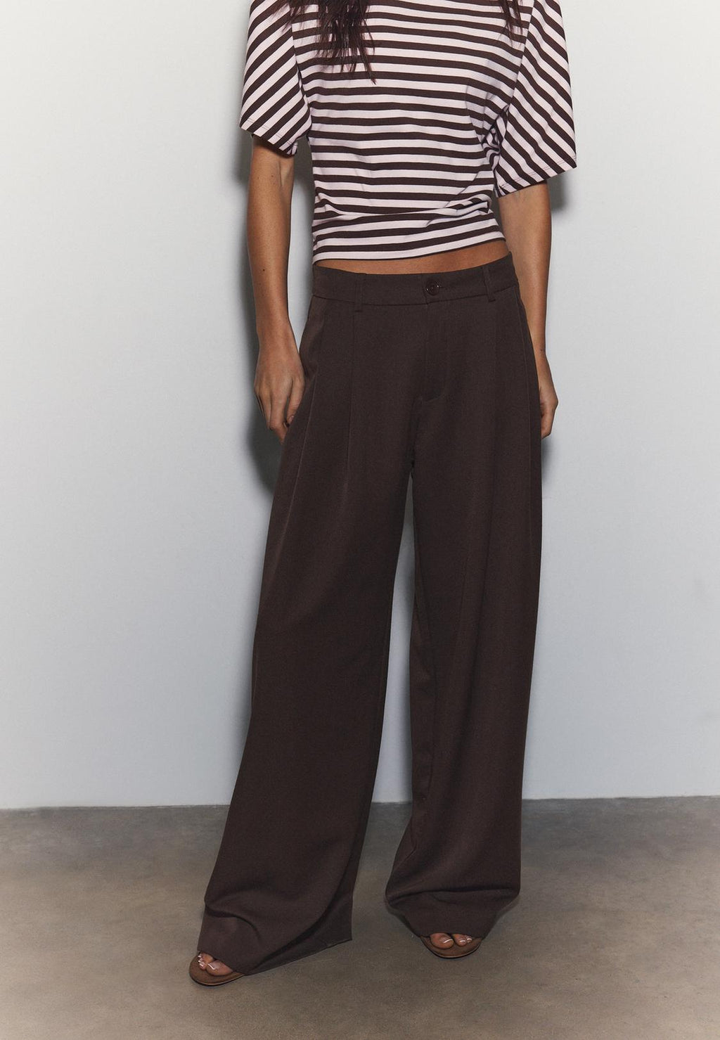 Wide-leg tailored trousers with darts