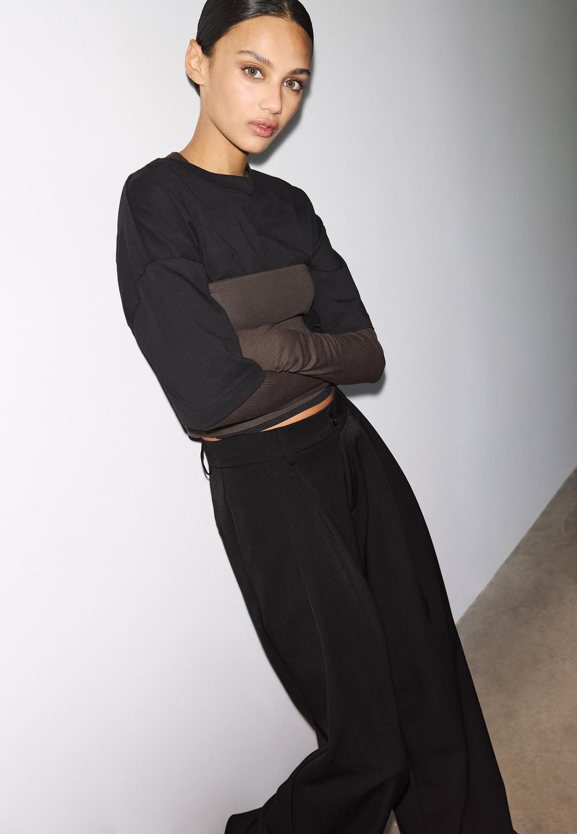 Wide-leg tailored trousers with darts