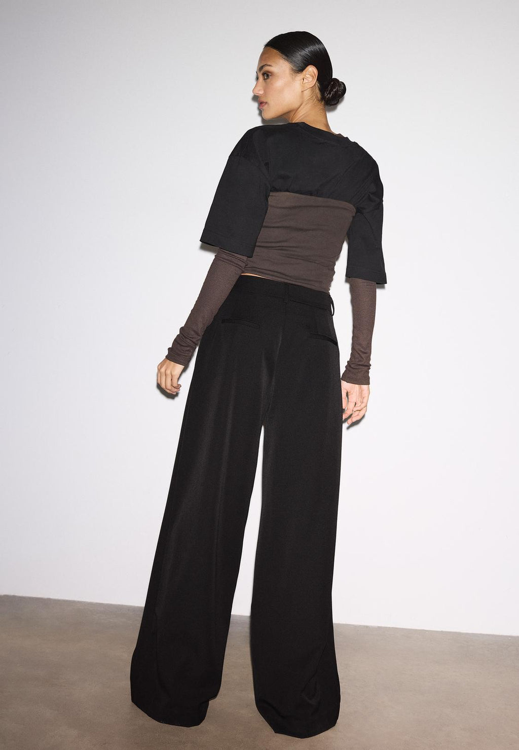 Wide-leg tailored trousers with darts