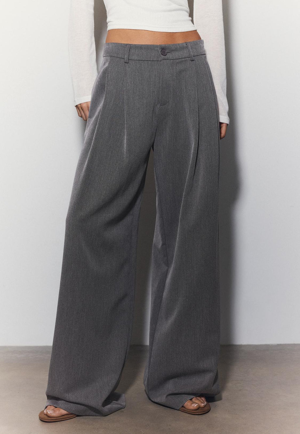 Wide-leg tailored trousers with darts