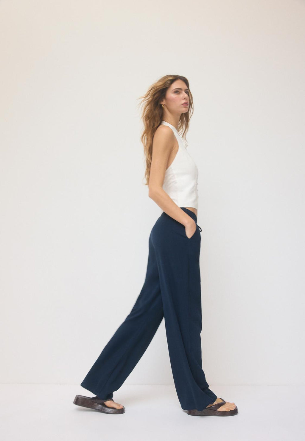 Flowing linen-effect trousers