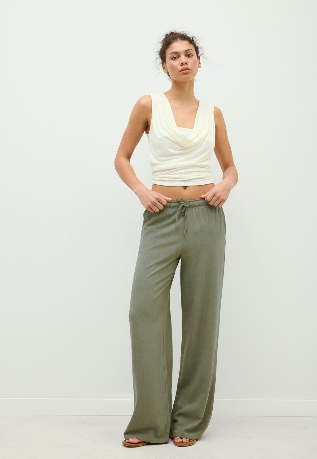 Flowing linen-effect trousers